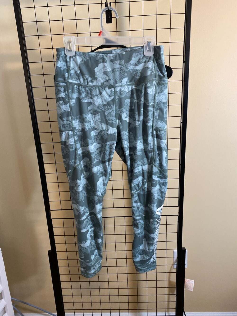 Reebok Leggings Size L Green Camo High Rise Ankle Side Pockets